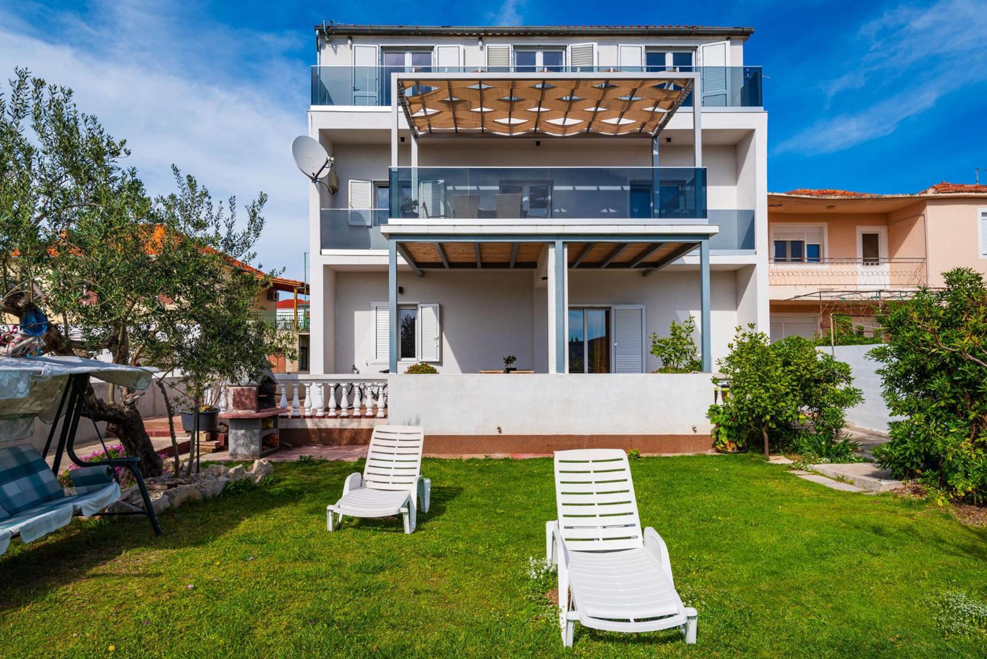 Apartments Lucija Mari Tribunj  Exterior photo