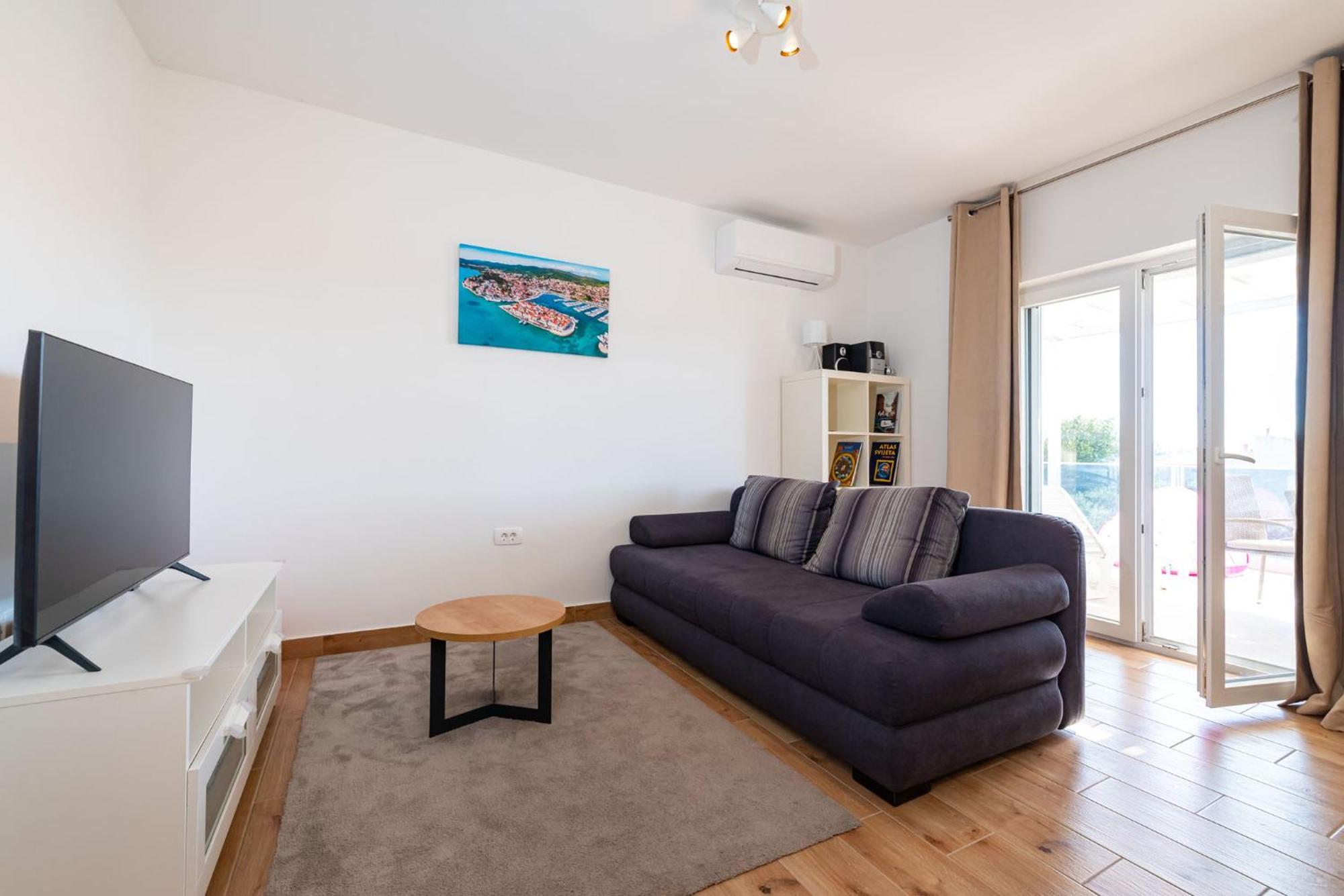 Apartments Lucija Mari Tribunj  Exterior photo